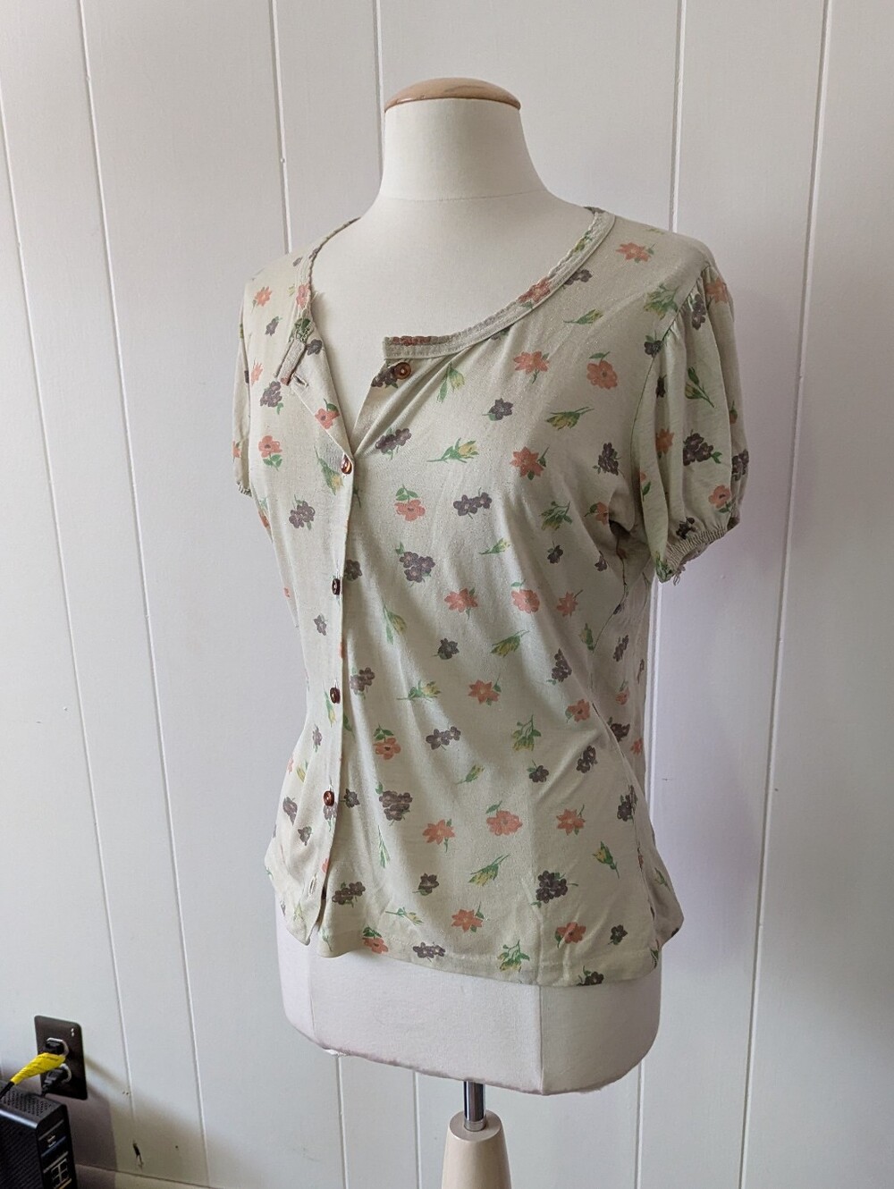Vintage Tan Floral Button Down Scoop Neck Cap Sleeve Top By Variety